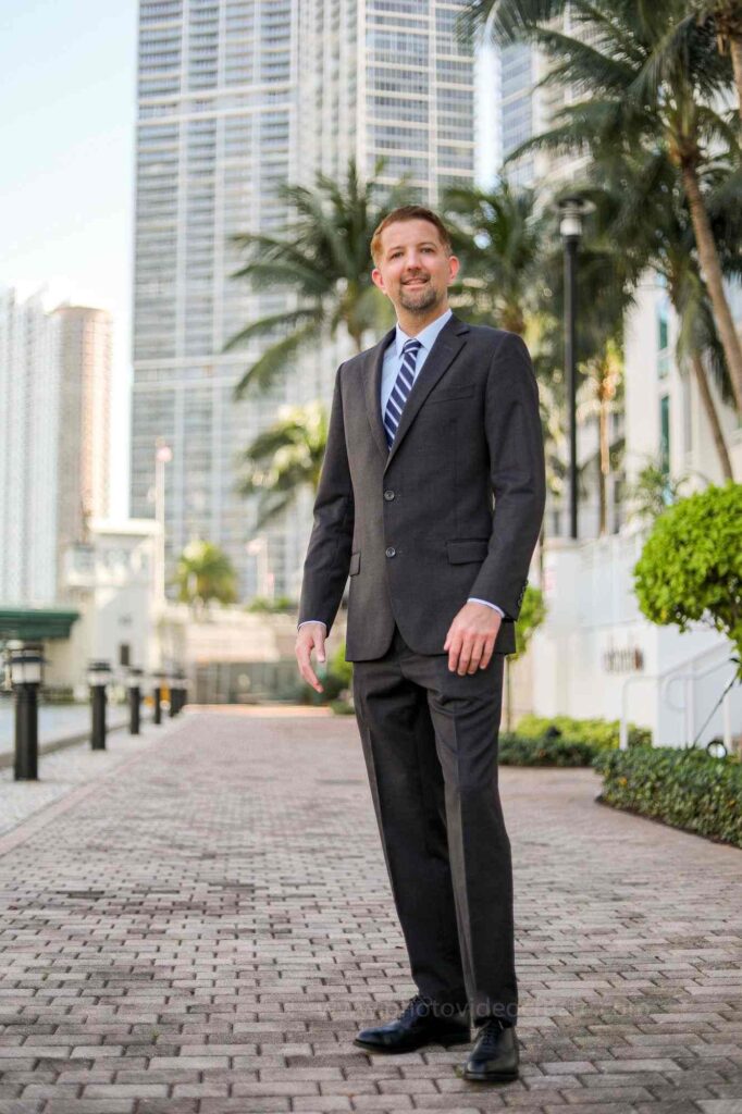 miami photographer corporate headshot linkedin brickell business 9